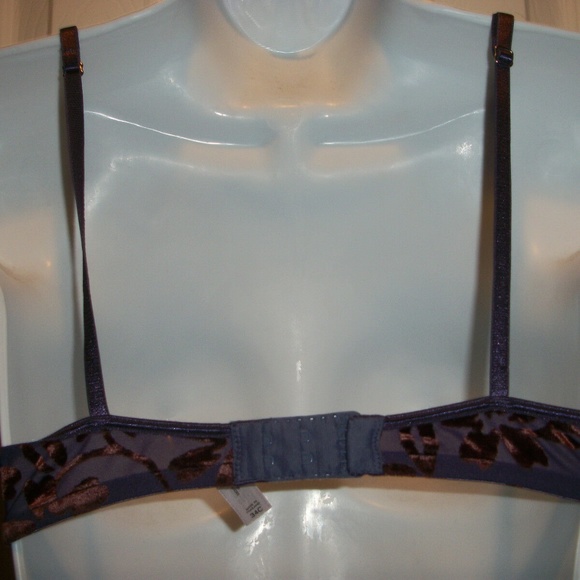 VICTORIA'S SECRET Velour Flocked Demi Bra Size 34C - Picture 4 of 8